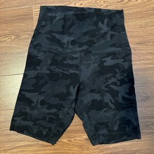 lululemon athletica Black Camo align 8’ shorts